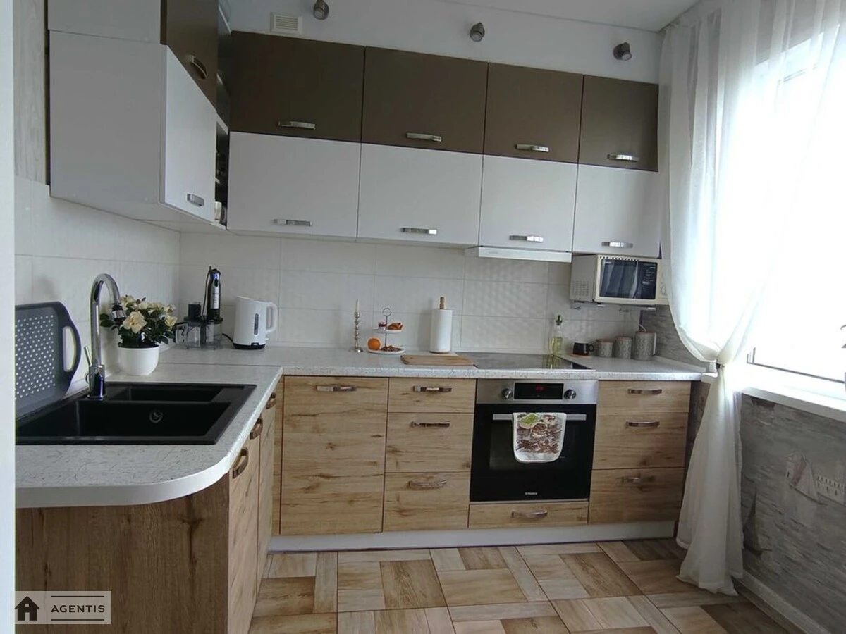 Apartment for rent 3 rooms, 76 m², 9th fl./18 floors. 8, Akademika Zabolotnoho vul., Kyiv. 