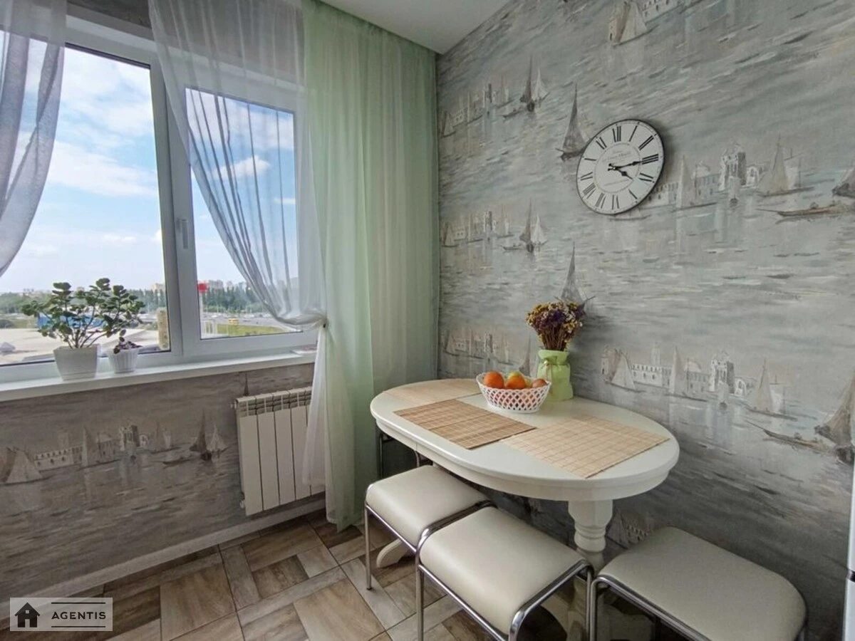 Apartment for rent 3 rooms, 76 m², 9th fl./18 floors. 8, Akademika Zabolotnoho vul., Kyiv. 