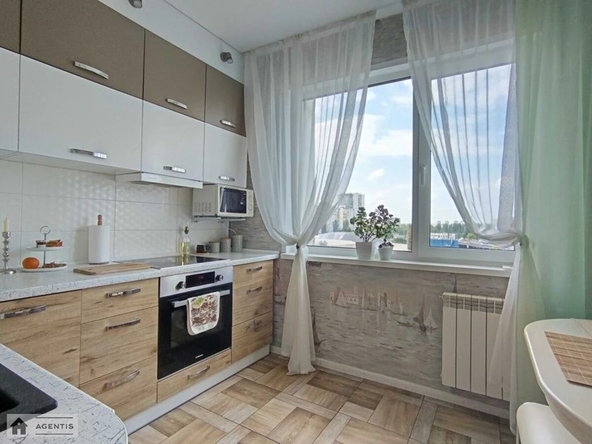 Apartment for rent 3 rooms, 76 m², 9th fl./18 floors. 8, Akademika Zabolotnoho vul., Kyiv. 