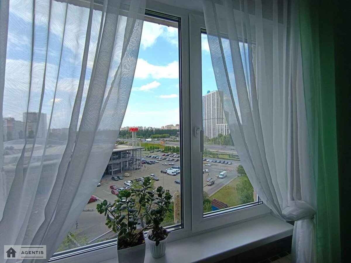 Apartment for rent 3 rooms, 76 m², 9th fl./18 floors. 8, Akademika Zabolotnoho vul., Kyiv. 