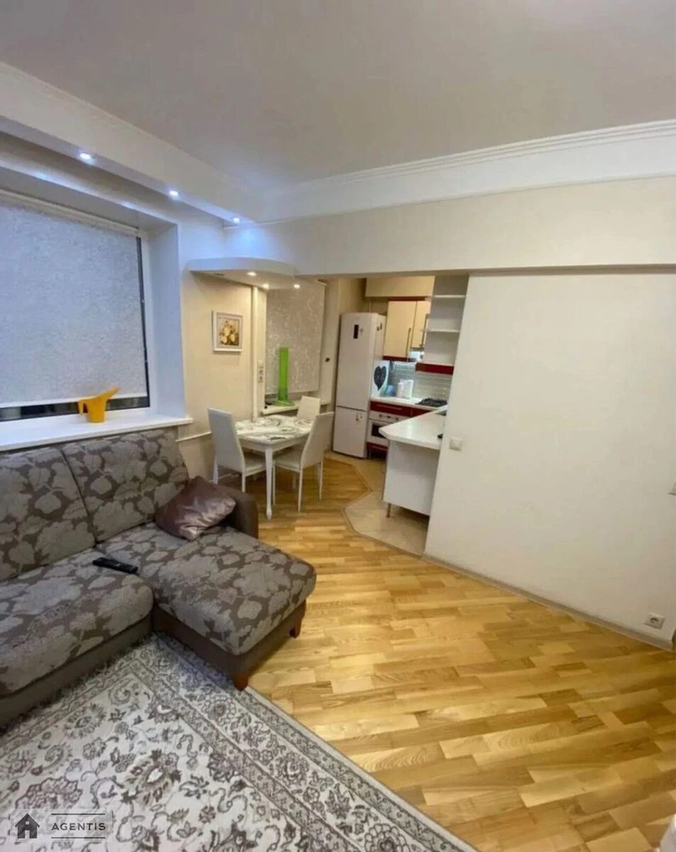 Здам квартиру 2 кімнати, 44 m², 3 пов./10 поверхів. Печерський район, Київ. 