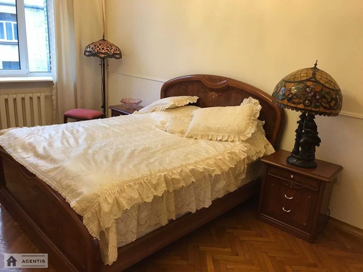 Здам квартиру 2 кімнати, 65 m², 5 пов./6 поверхів. 1, Банкова 1, Київ. 