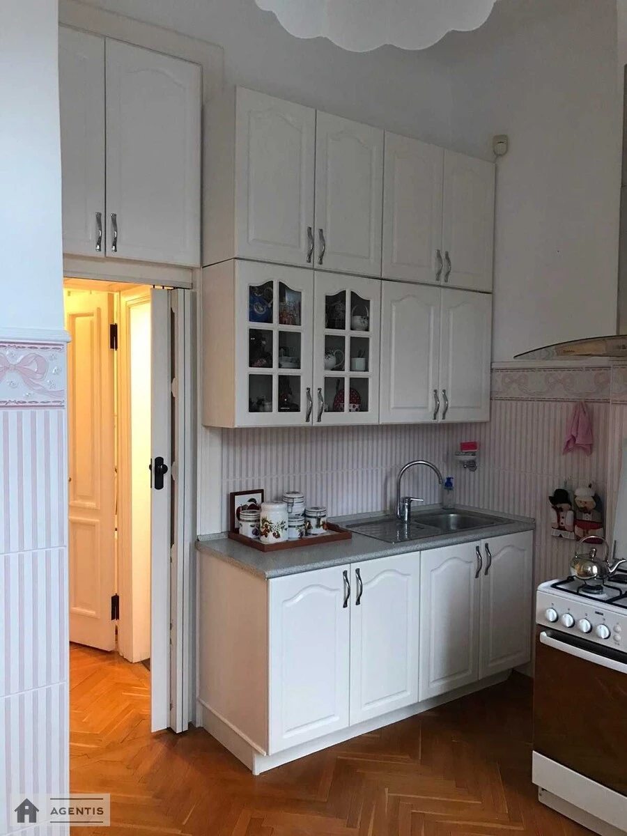 Здам квартиру 2 кімнати, 65 m², 5 пов./6 поверхів. 1, Банкова 1, Київ. 