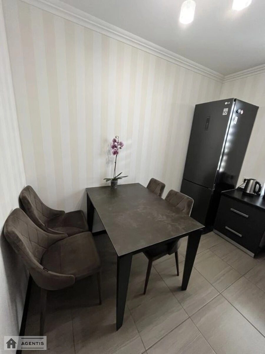 Apartment for rent 2 rooms, 52 m², 14th fl./16 floors. 40, Klavdiyivska 40, Kyiv. 