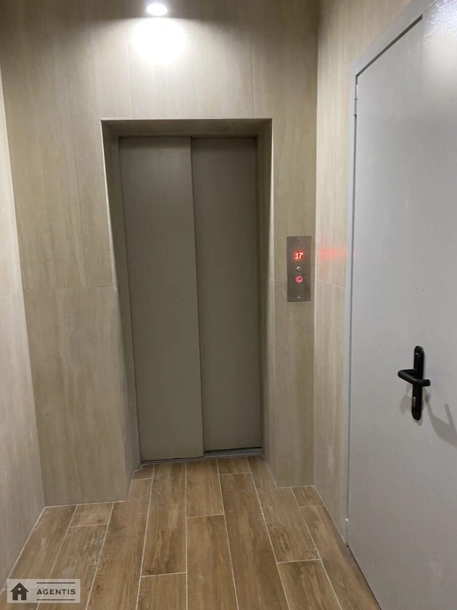 Сдам квартиру 3 комнаты, 130 m², 17 эт./18 этажей. 58, Богдана Хмельницького вул., Киев. 