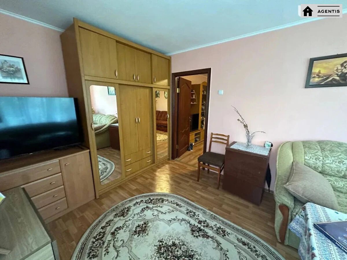 Apartment for rent 2 rooms, 45 m², 4th fl./6 floors. 4, Leopolda Yashchenka vul. Vasylya Zhukovskoho, Kyiv. 