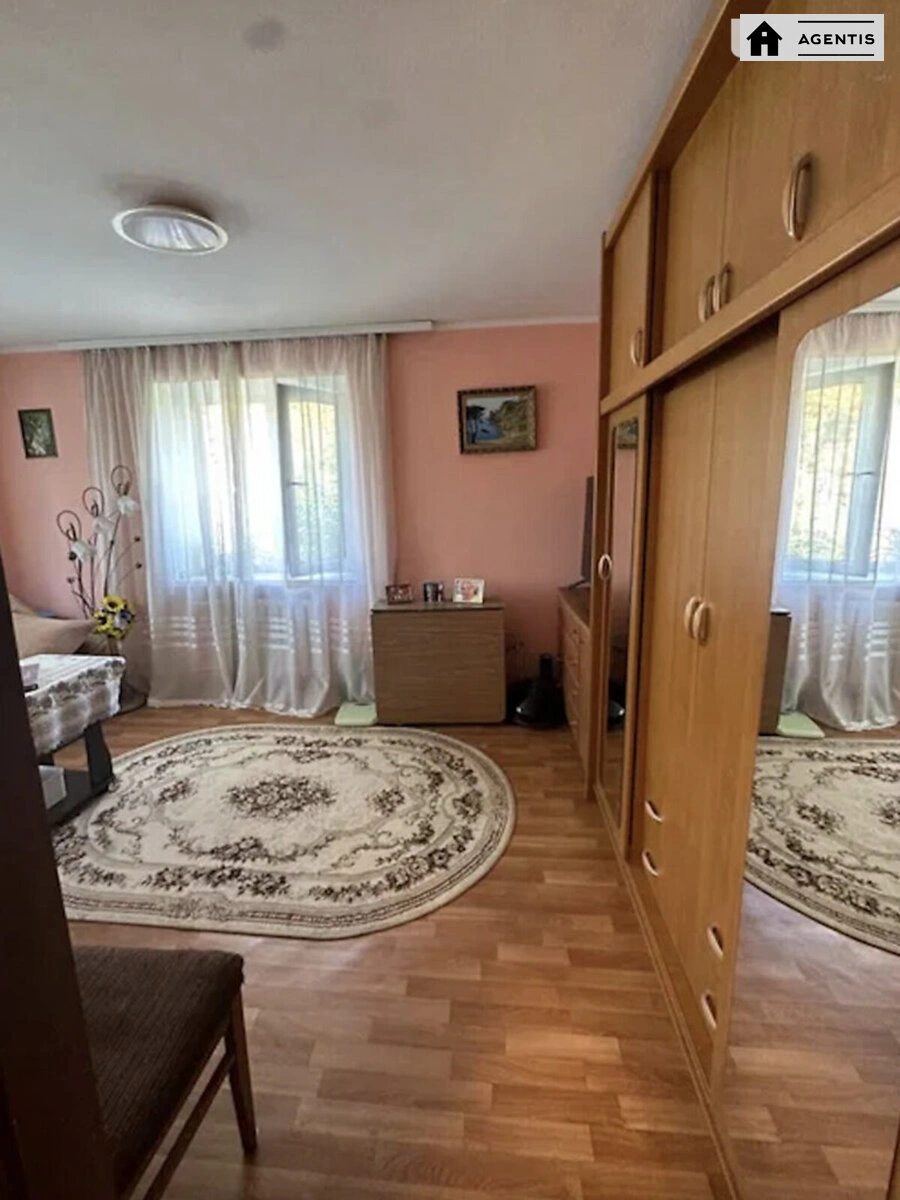 Apartment for rent 2 rooms, 45 m², 4th fl./6 floors. 4, Leopolda Yashchenka vul. Vasylya Zhukovskoho, Kyiv. 