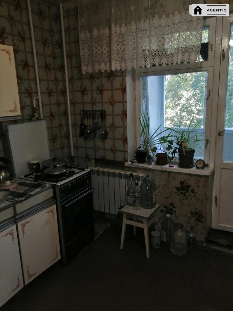 Здам квартиру 1 кімната, 41 m², 3 пов./9 поверхів. 2, Академіка Кіпріанова вул., Київ. 