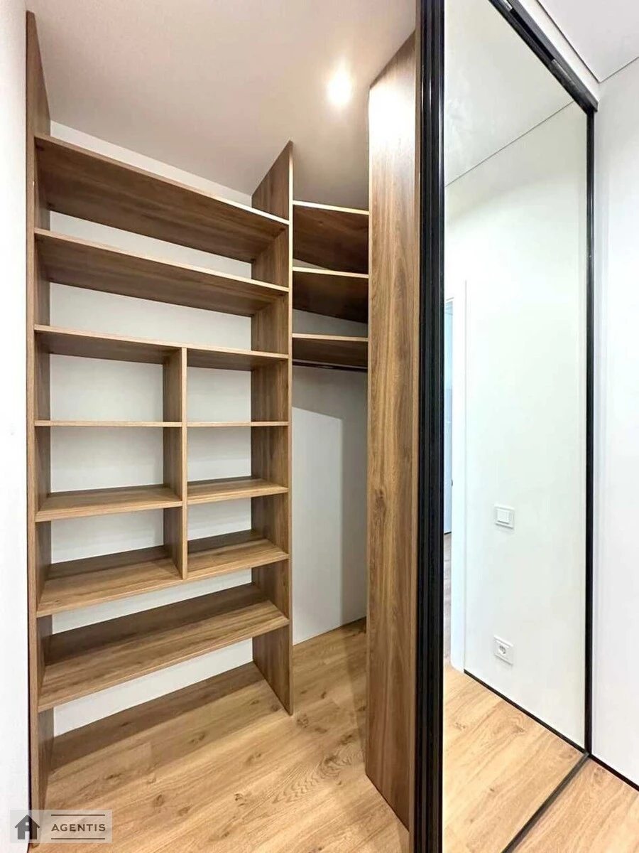 Сдам квартиру 1 комната, 46 m², 21 эт./26 этажей. 27, Краковская 27, Киев. 