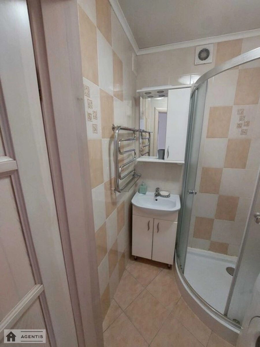 Сдам квартиру 2 комнаты, 44 m², 9 эт./9 этажей. Шевченковский район, Киев. 