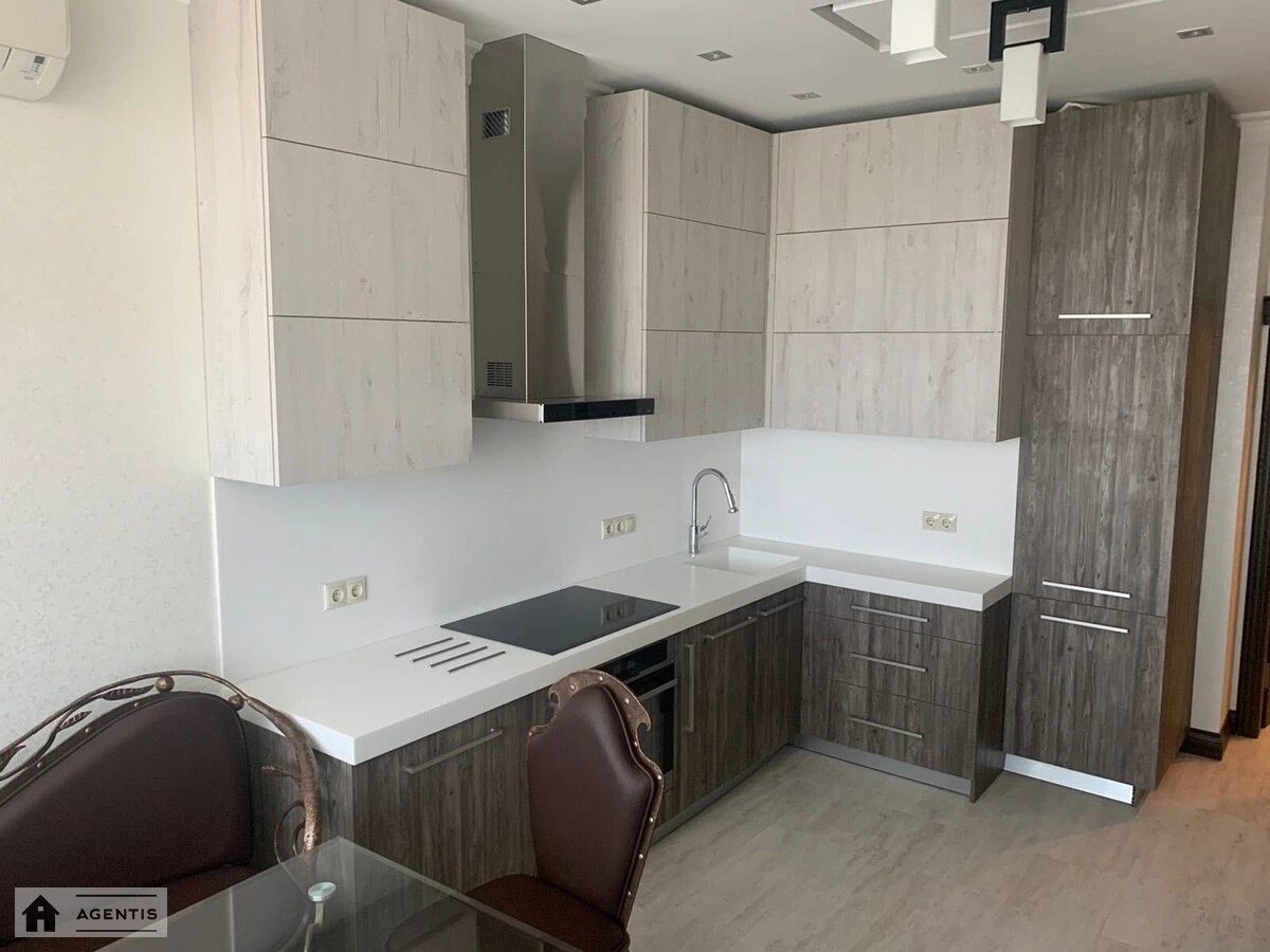 Сдам квартиру 1 комната, 69 m², 12 эт./24 этажа. 44, Євгена Коновальця вул. (Щорса), Киев. 