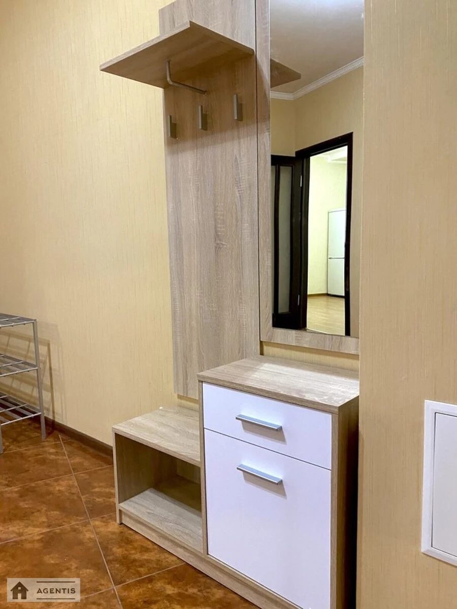 Здам квартиру 1 кімната, 65 m², 18 пов./25 поверхів. 12, Срібнокільська 12, Київ. 