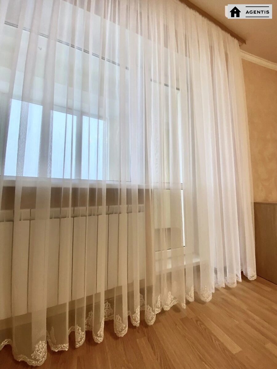 Здам квартиру 1 кімната, 65 m², 18 пов./27 поверхів. 12, Срібнокільська 12, Київ. 