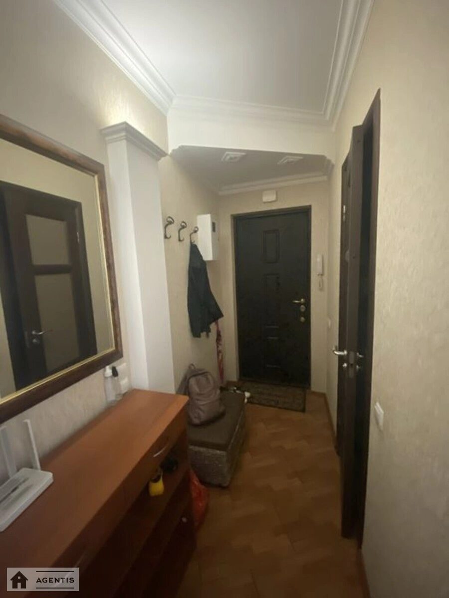 Apartment for rent 2 rooms, 46 m², 5th fl./5 floors. Dniprovskyy rayon, Kyiv. 