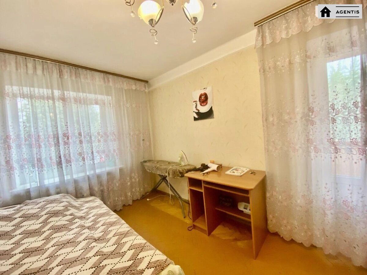 Здам квартиру 2 кімнати, 52 m², 4 пов./9 поверхів. 60, Зодчих 60, Київ. 