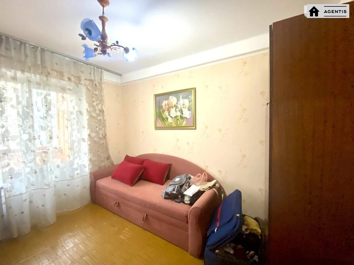 Сдам квартиру 2 комнаты, 52 m², 4 эт./9 этажей. 60, Зодчих 60, Киев. 