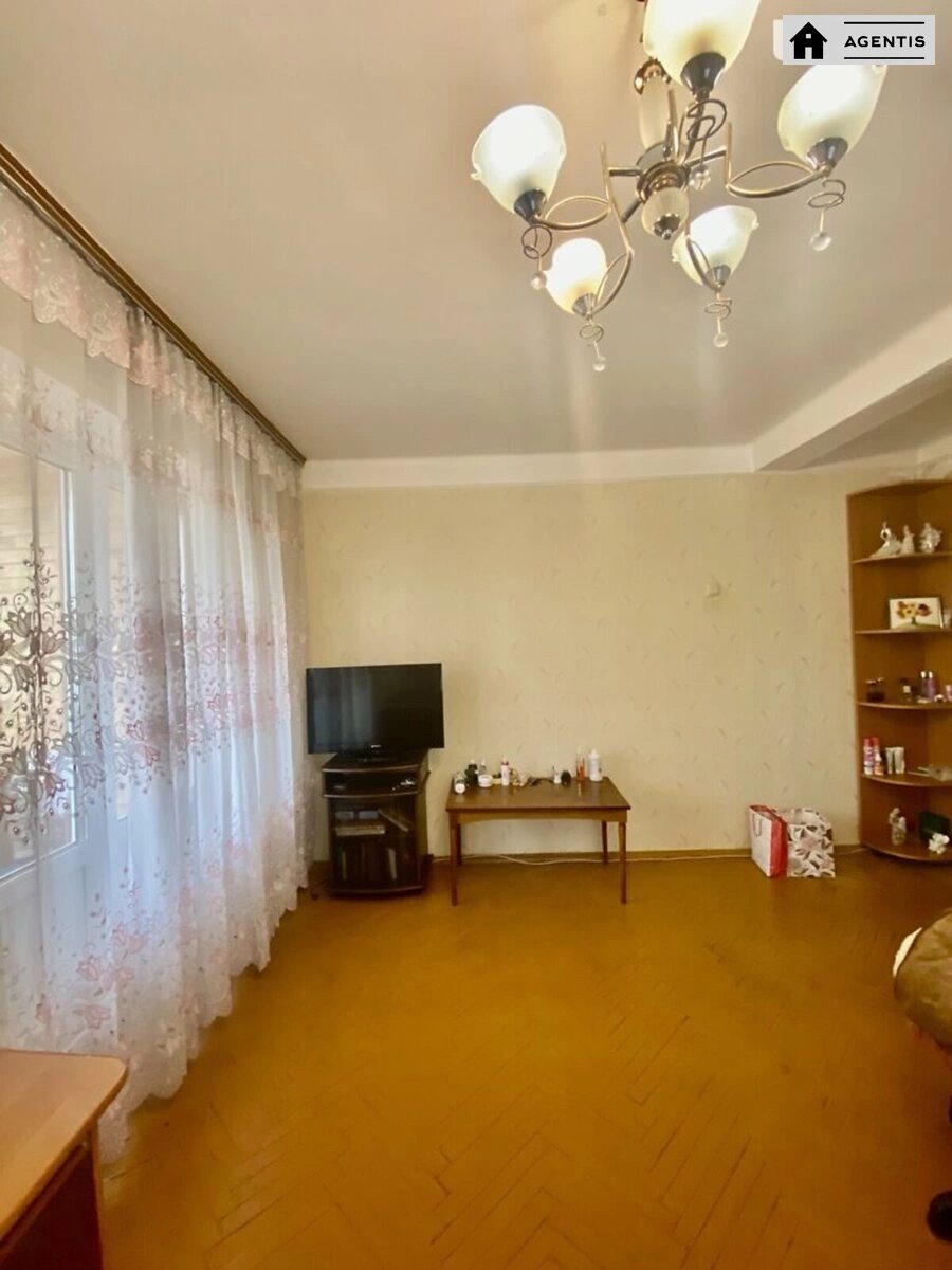 Сдам квартиру 2 комнаты, 52 m², 4 эт./9 этажей. 60, Зодчих 60, Киев. 