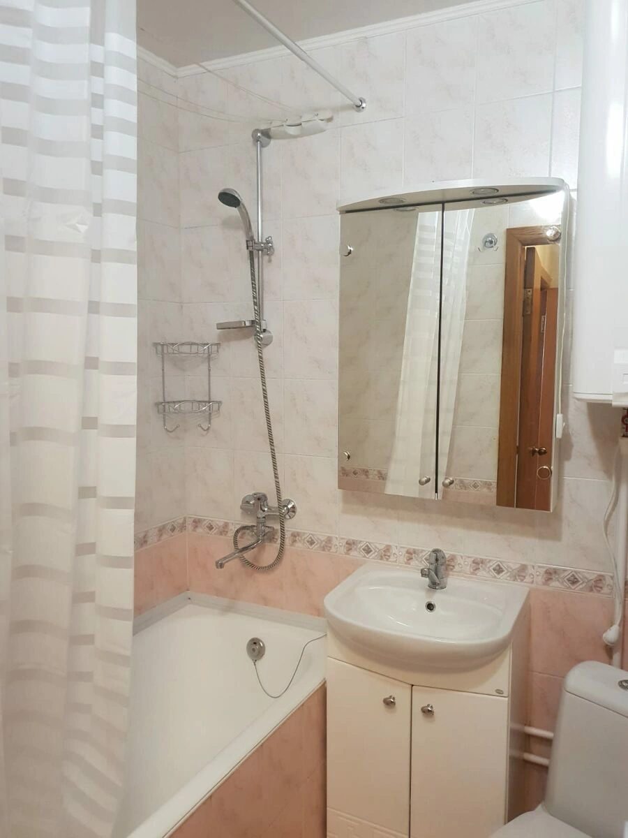 Apartment for rent 1 room, 35 m², 7th fl./9 floors. Demiyivska, Kyiv. 