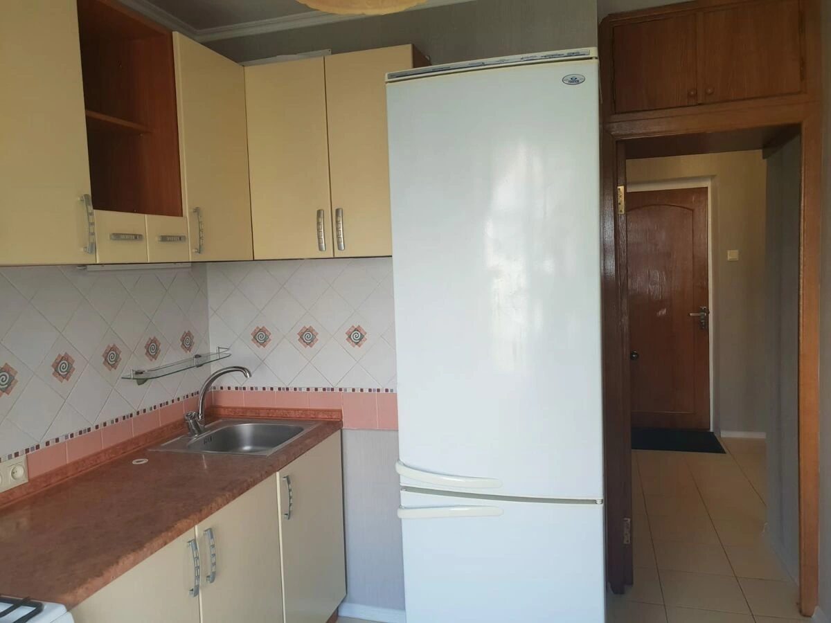 Сдам квартиру 1 комната, 35 m², 7 эт./9 этажей. Демиевская, Киев. 