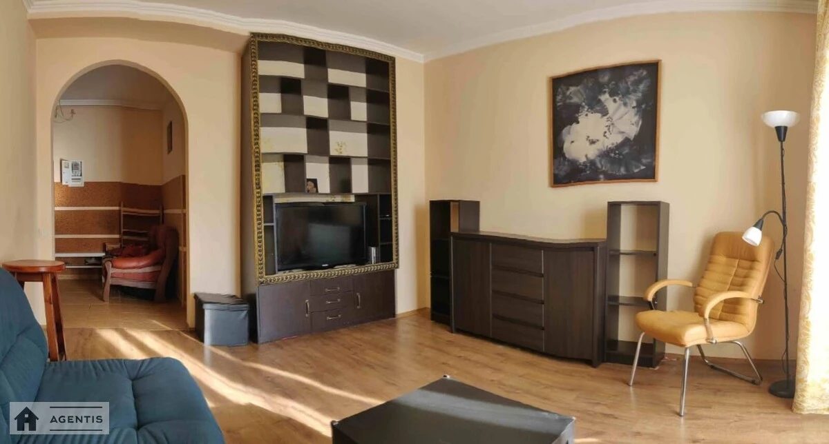 Apartment for rent 2 rooms, 50 m², 3rd fl./3 floors. Solomyanskyy rayon, Kyiv. 