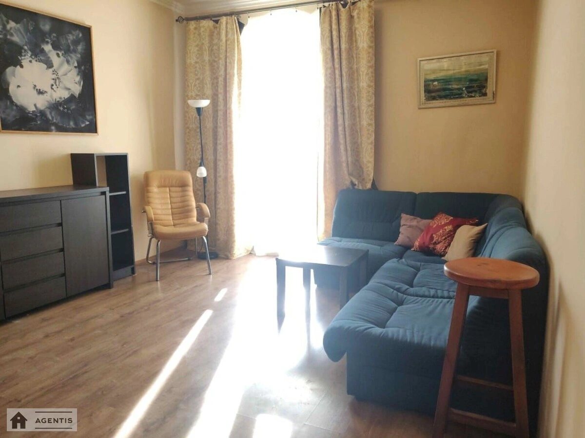 Apartment for rent 2 rooms, 50 m², 3rd fl./3 floors. Solomyanskyy rayon, Kyiv. 