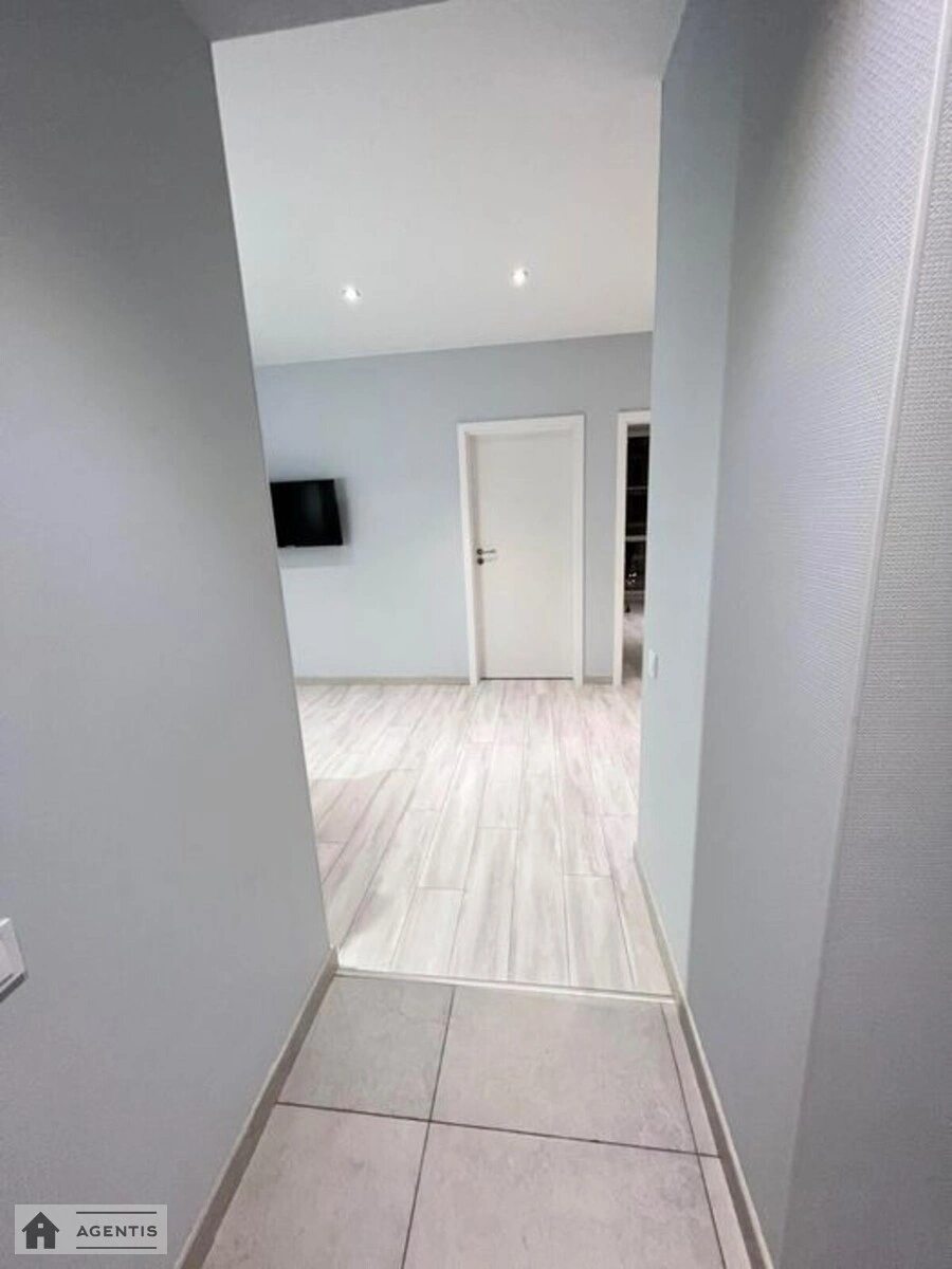 Сдам квартиру 2 комнаты, 55 m², 5 эт./20 этажей. 24, Михайла Максимовича вул. (Онуфрія Трутенка), Киев. 