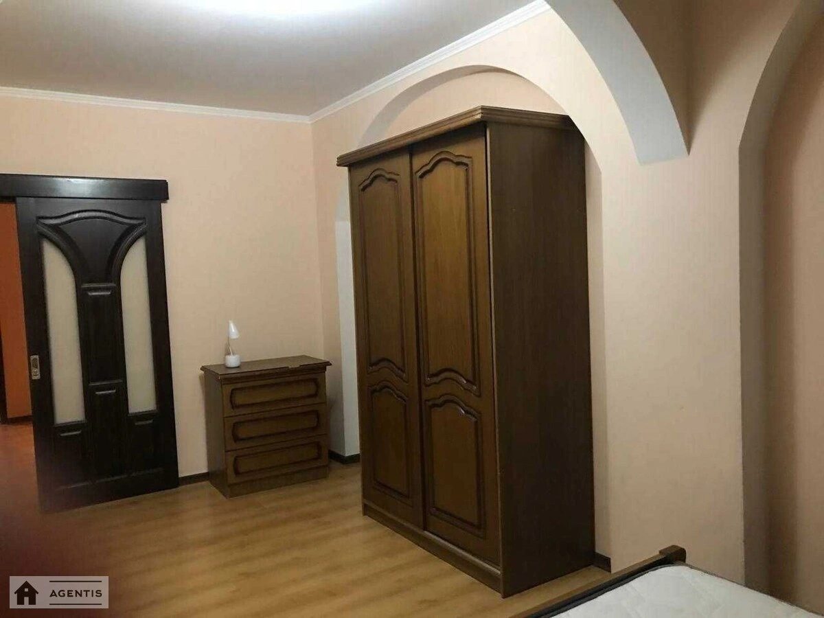 Сдам квартиру 2 комнаты, 72 m², 7 эт./20 этажей. 13, Генерала Генадія Воробйова вул. (Курська), Киев. 