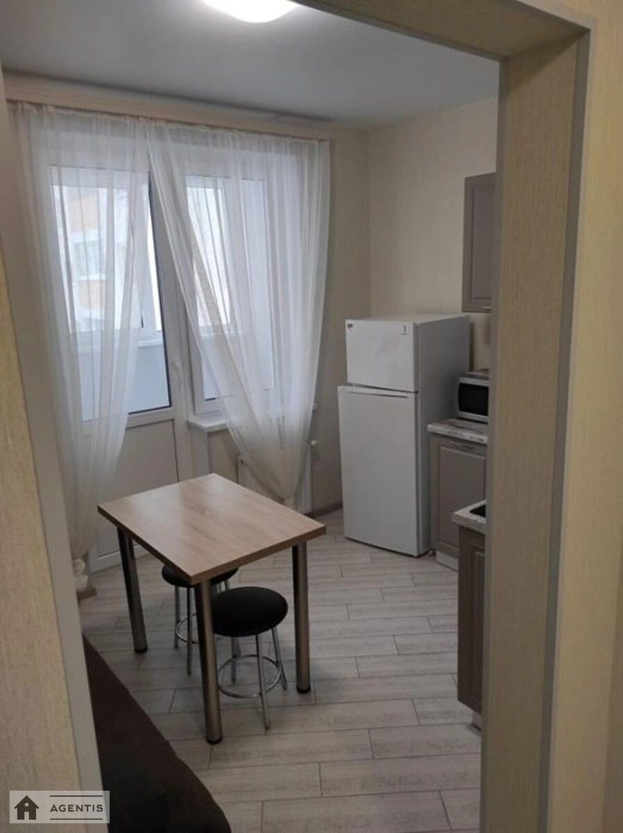 Сдам квартиру 1 комната, 44 m², 4 эт./16 этажей. 28, Сергія Данченка вул., Киев. 