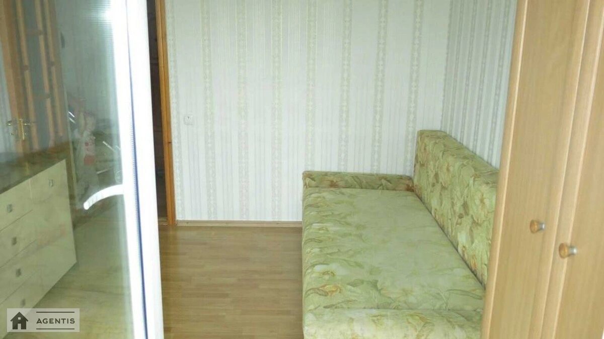 Сдам квартиру 2 комнаты, 46 m², 8 эт./16 этажей. Івана Миколайчука вул. (Серафимовича), Киев. 