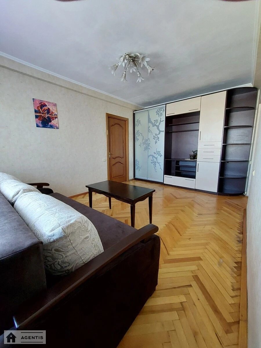 Apartment for rent 3 rooms, 63 m², 7th fl./9 floors. 7, Ivana Mykolaychuka vul. Serafymovycha, Kyiv. 