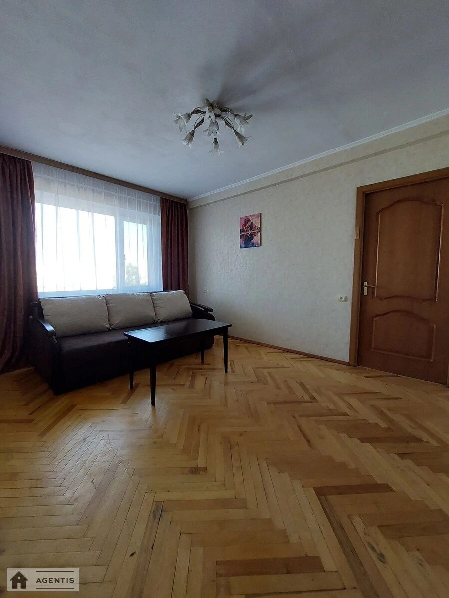 Apartment for rent 3 rooms, 63 m², 7th fl./9 floors. 7, Ivana Mykolaychuka vul. Serafymovycha, Kyiv. 