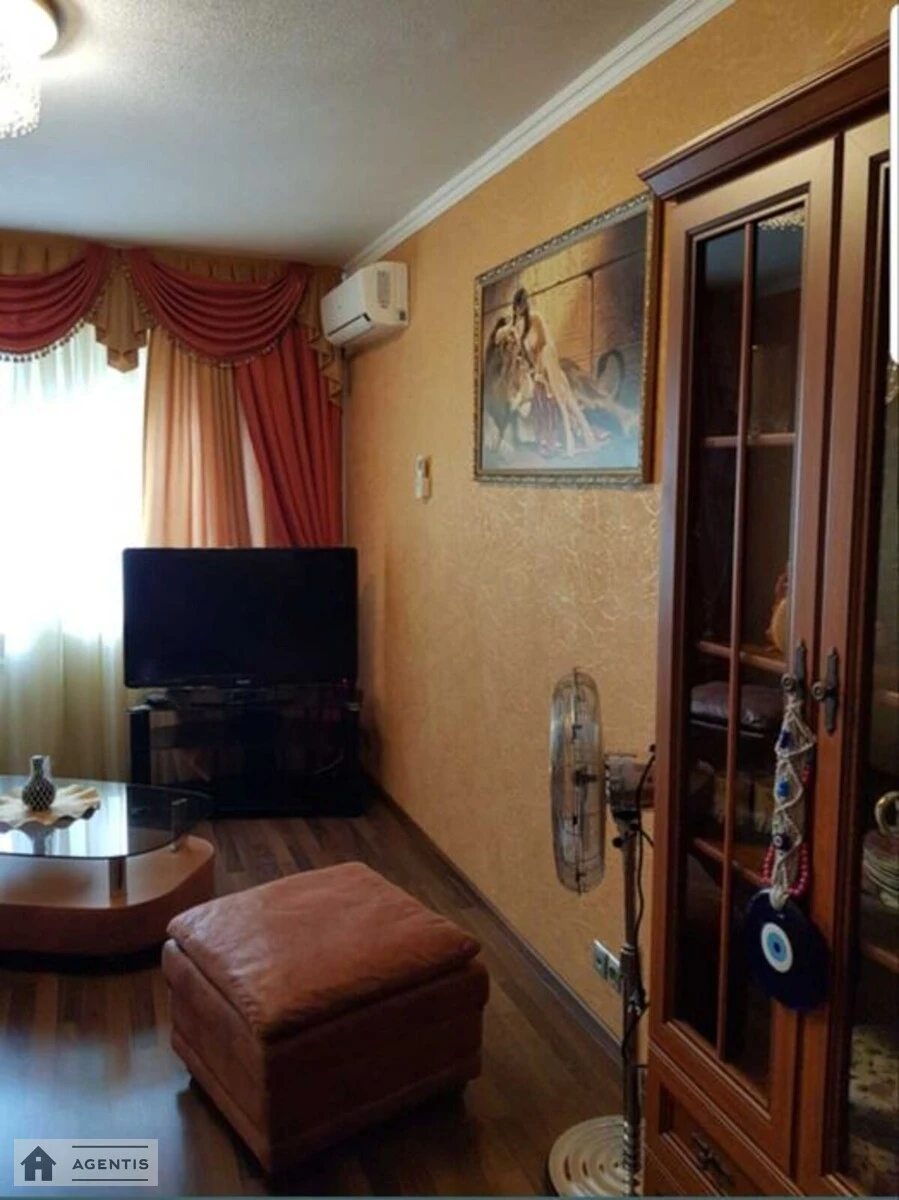 Сдам квартиру 2 комнаты, 50 m², 6 эт./9 этажей. 21, Якуба Коласа 21, Киев. 