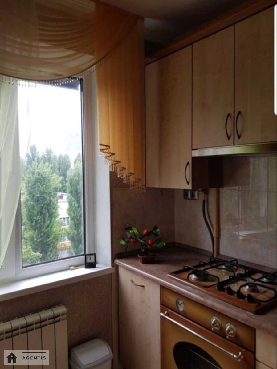 Apartment for rent 2 rooms, 50 m², 6th fl./9 floors. 21, Yakuba Kolasa 21, Kyiv. 