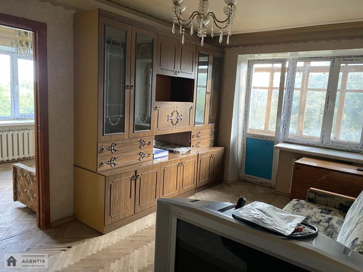 Здам квартиру 2 кімнати, 43 m², 5 пов./9 поверхів. 4, Лаврська вул., Київ. 