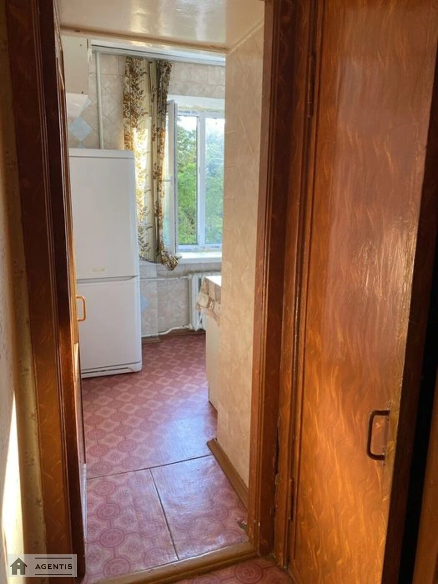 Здам квартиру 2 кімнати, 43 m², 5 пов./9 поверхів. 4, Лаврська вул., Київ. 