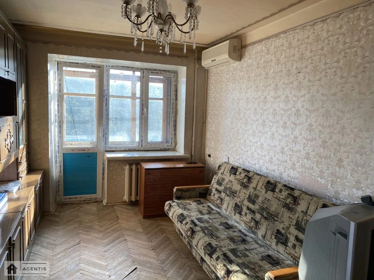 Сдам квартиру 2 комнаты, 43 m², 5 эт./9 этажей. 4, Лаврська вул., Киев. 