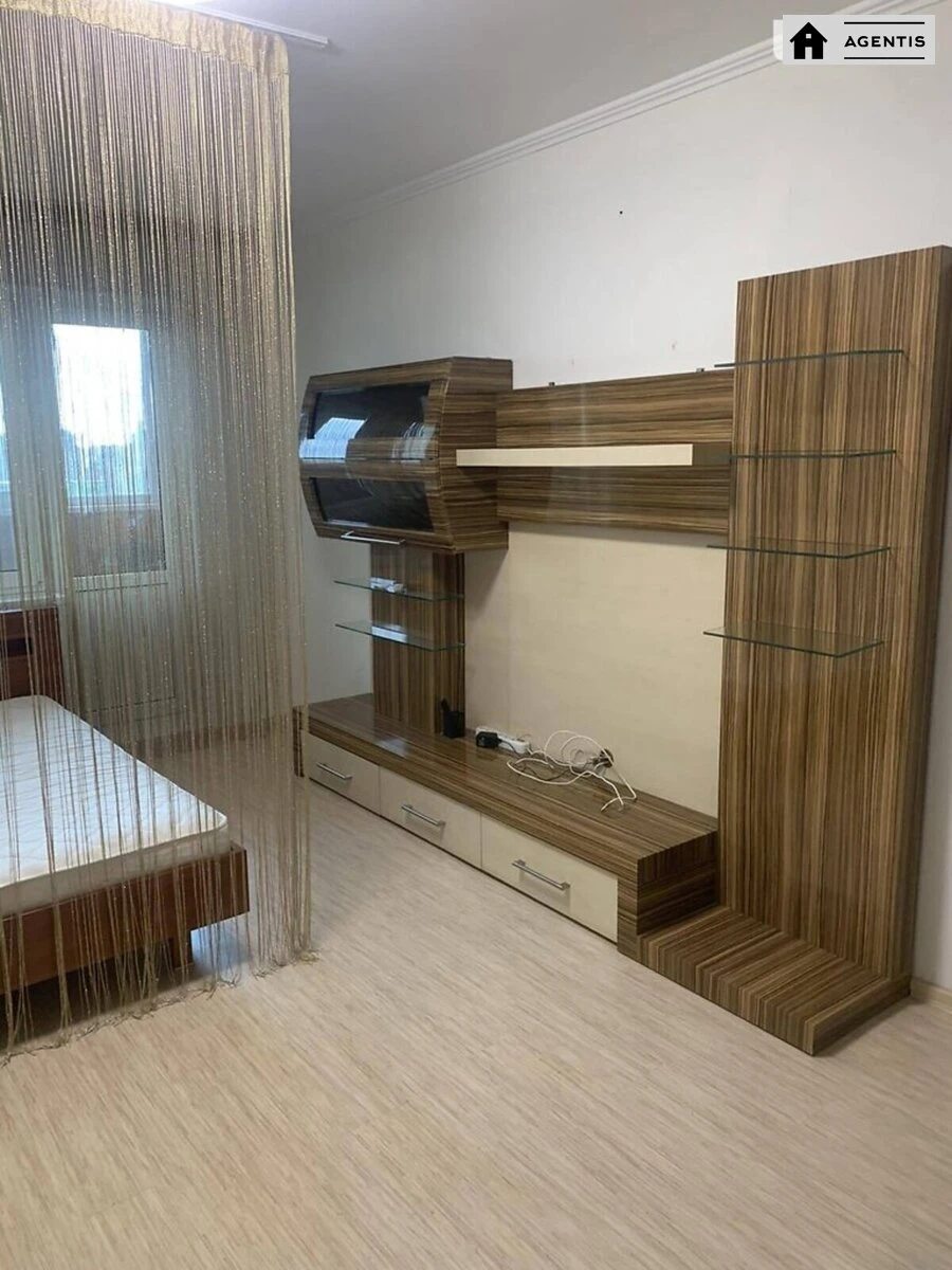 Здам квартиру 2 кімнати, 55 m², 7 пов./10 поверхів. 22, Симиренка 22, Київ. 