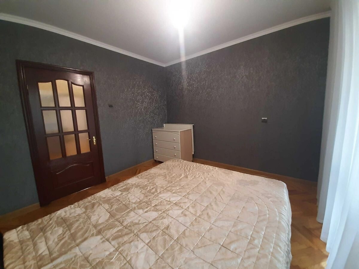 Сдам квартиру 3 комнаты, 82 m², 2 эт./15 этажей. 15, Миколи Лаврухіна вул., Киев. 