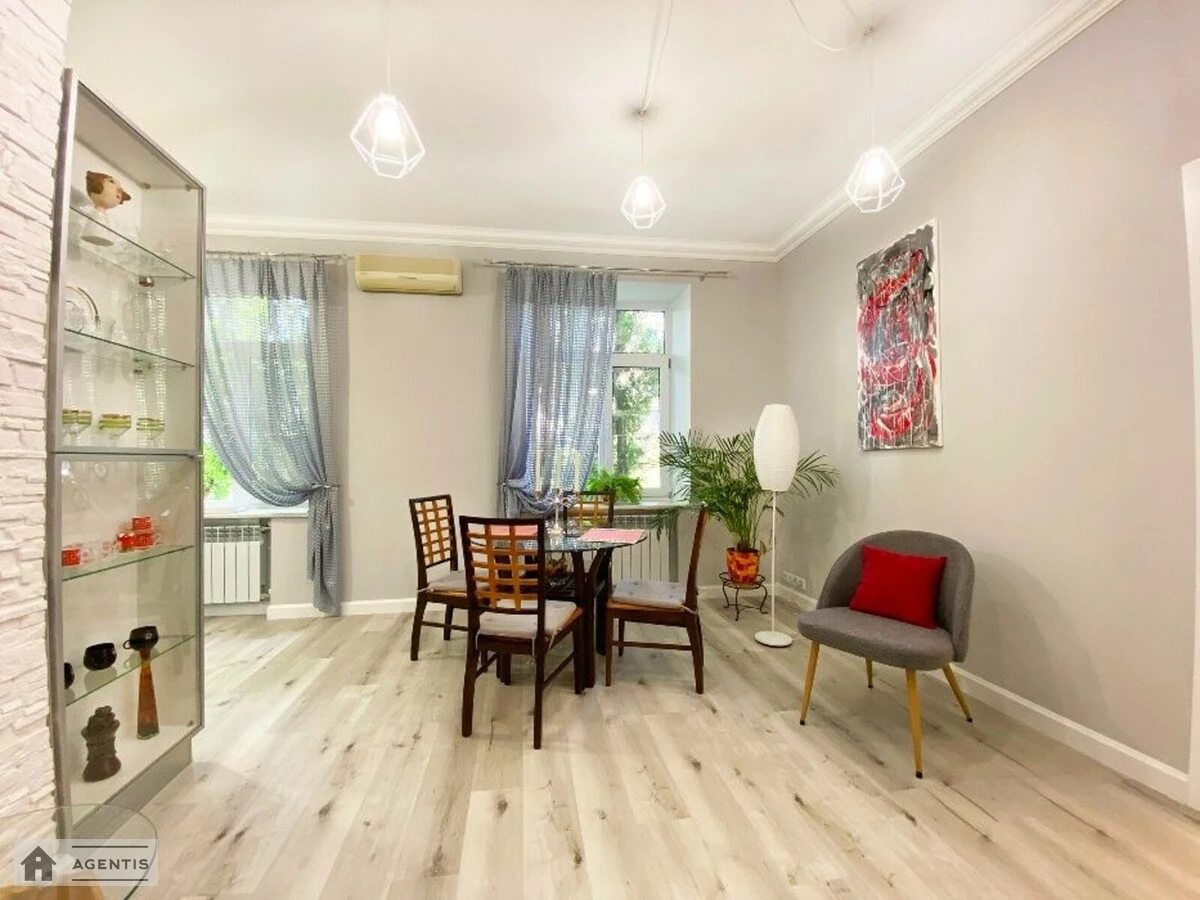 Сдам квартиру 2 комнаты, 50 m², 2 эт./5 этажей. 8, Дарвина 8, Киев. 