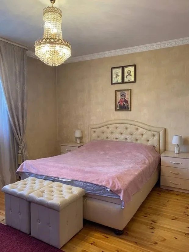 Продажа дома 6 комнат, 173 m², 2 этажа. Квіткова, Березно. 