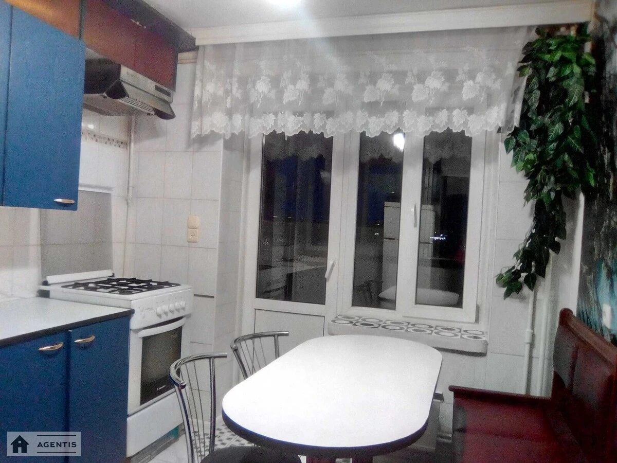 Apartment for rent 2 rooms, 60 m², 9th fl./12 floors. Klavdiyivska, Kyiv. 