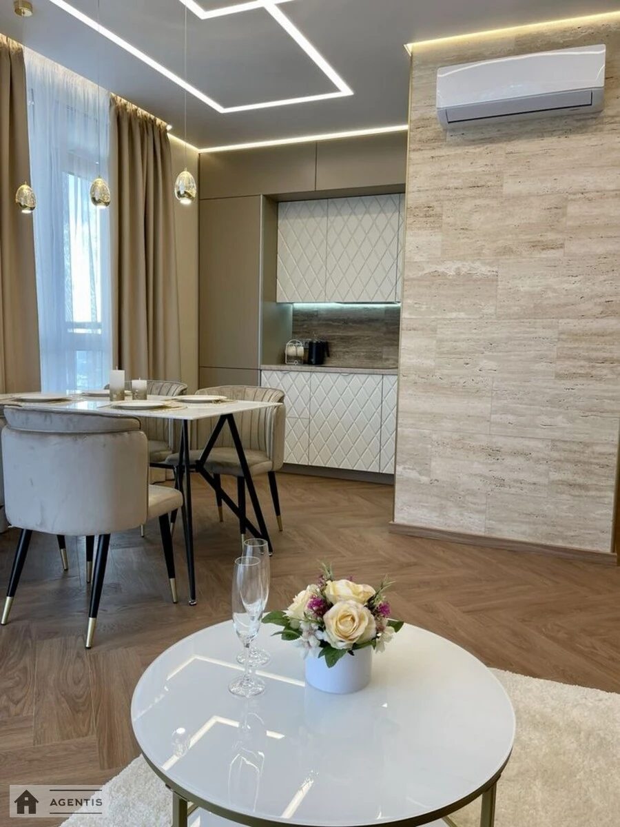 Сдам квартиру 3 комнаты, 80 m², 24 эт./24 этажа. 40, Предславинская 40, Киев. 