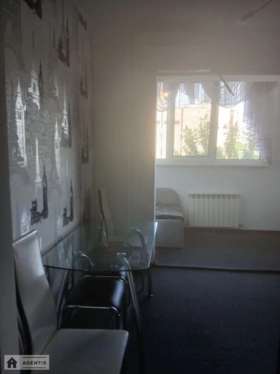 Apartment for rent 1 room, 40 m², 4th fl./16 floors. Arkhitektora Verbytskoho vul., Kyiv. 