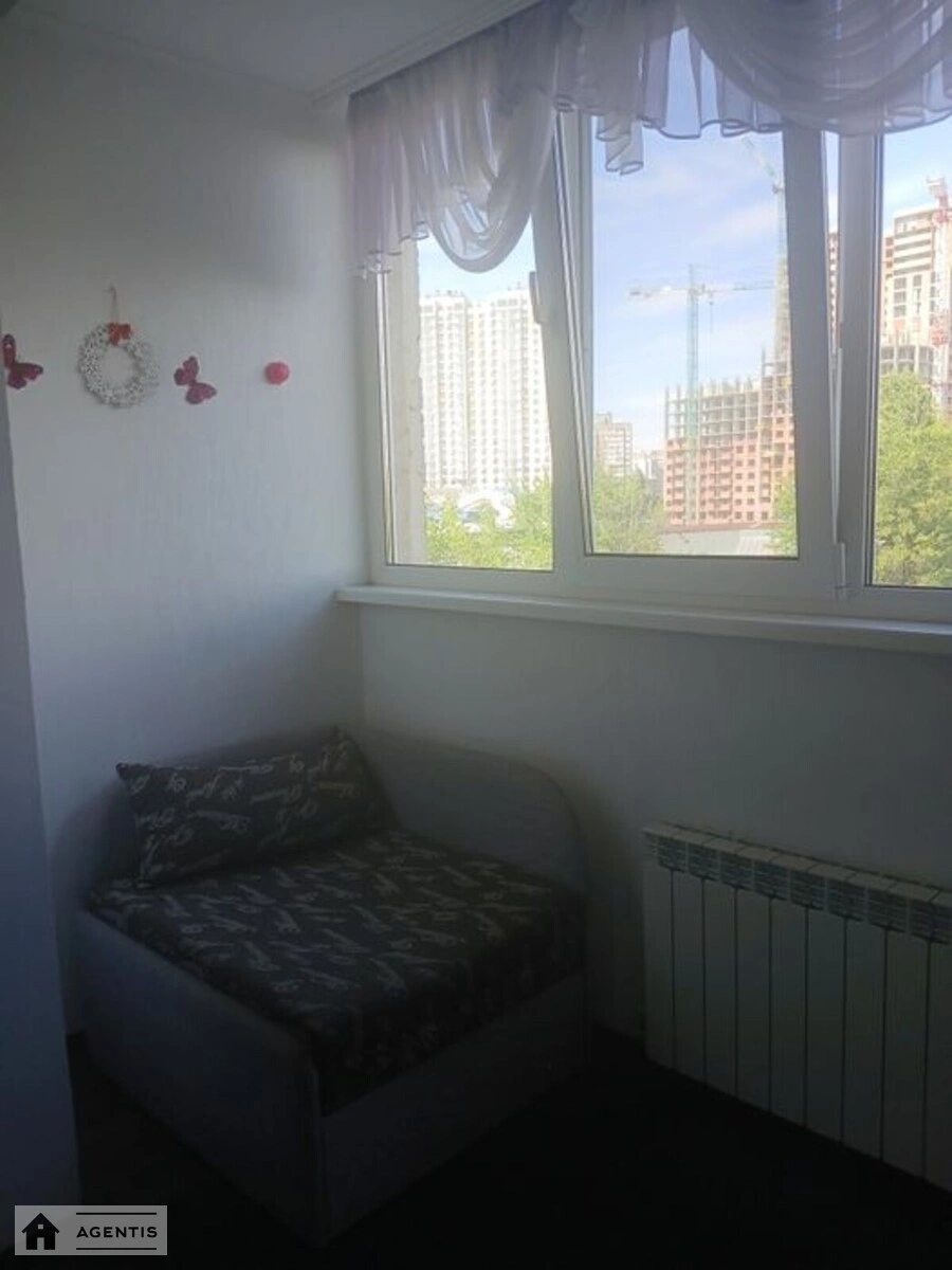 Apartment for rent 1 room, 40 m², 4th fl./16 floors. Arkhitektora Verbytskoho vul., Kyiv. 