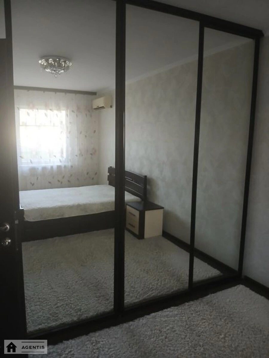 Apartment for rent 1 room, 40 m², 4th fl./16 floors. Arkhitektora Verbytskoho vul., Kyiv. 