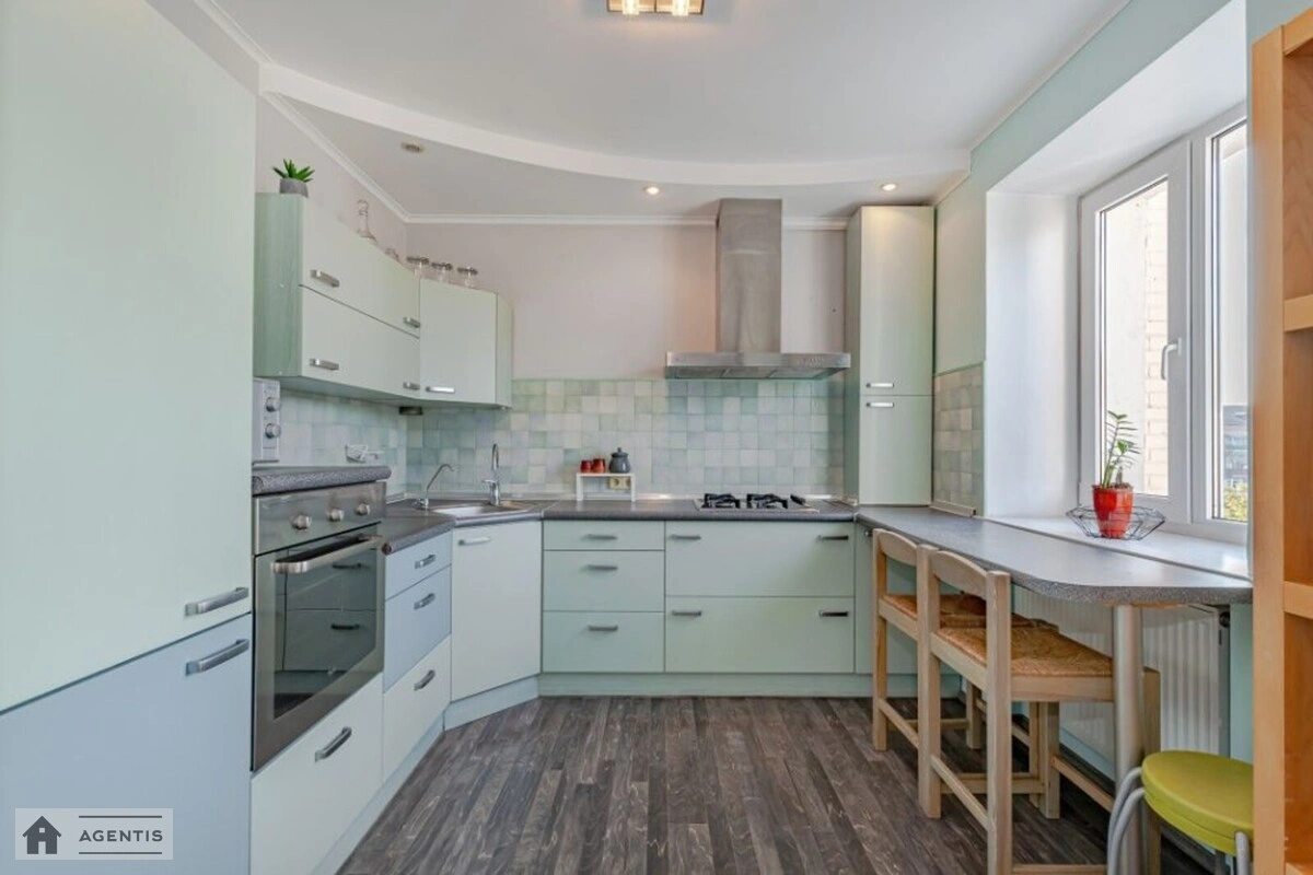 Apartment for rent 3 rooms, 75 m², 5th fl./7 floors. 28, Urkivska 28, Kyiv. 