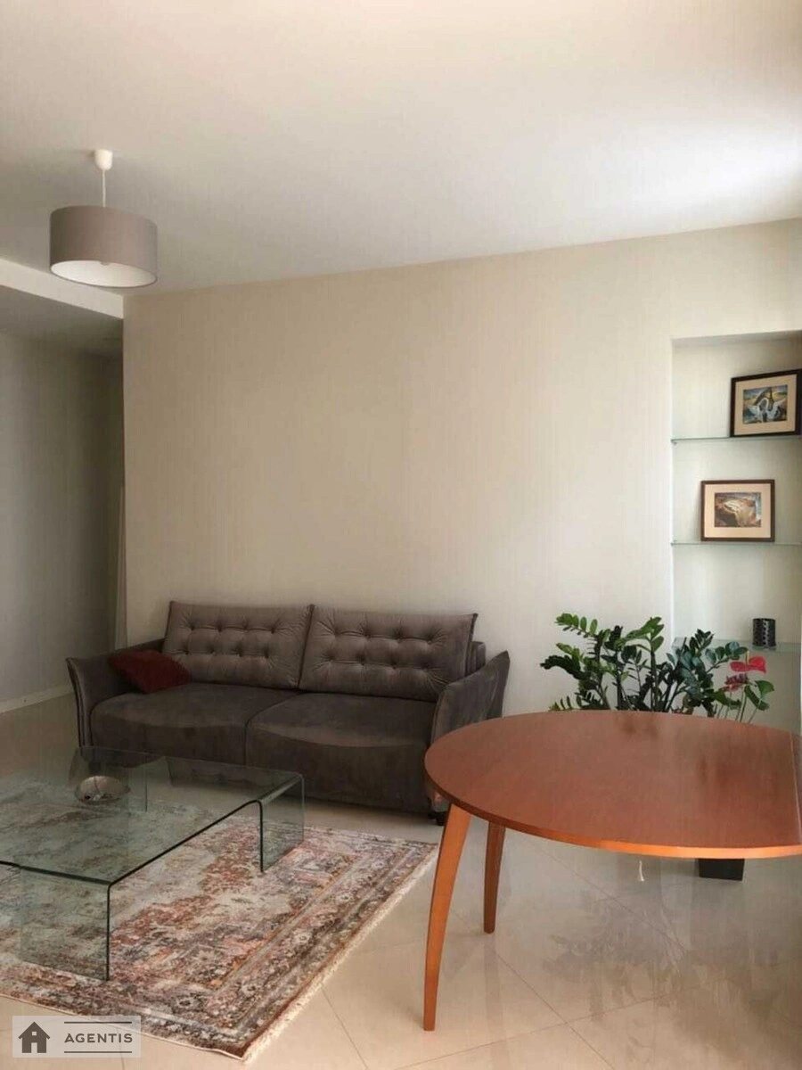 Apartment for rent 2 rooms, 56 m², 4th fl./5 floors. 19, Lypska 19, Kyiv. 