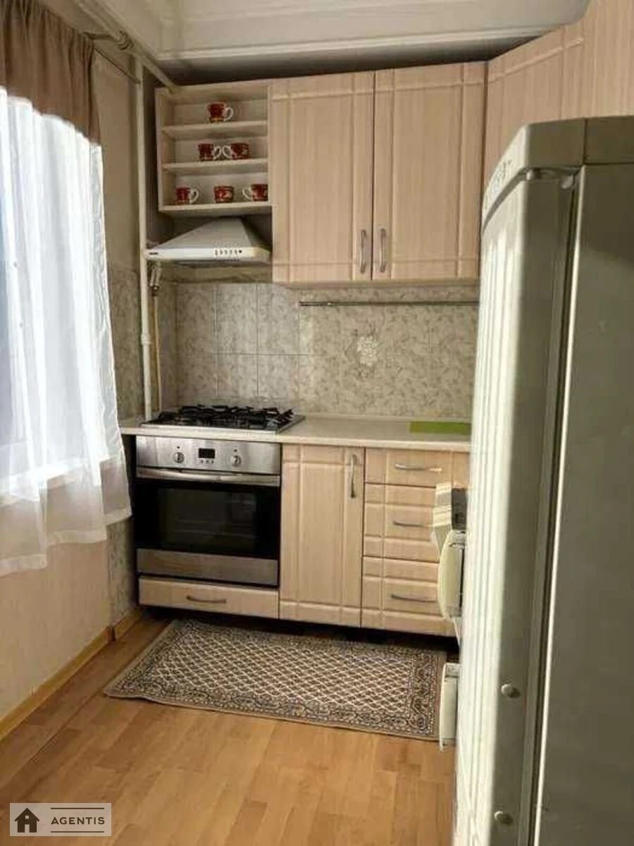 Apartment for rent 2 rooms, 48 m², 4th fl./5 floors. 10, Kaunaska 10, Kyiv. 