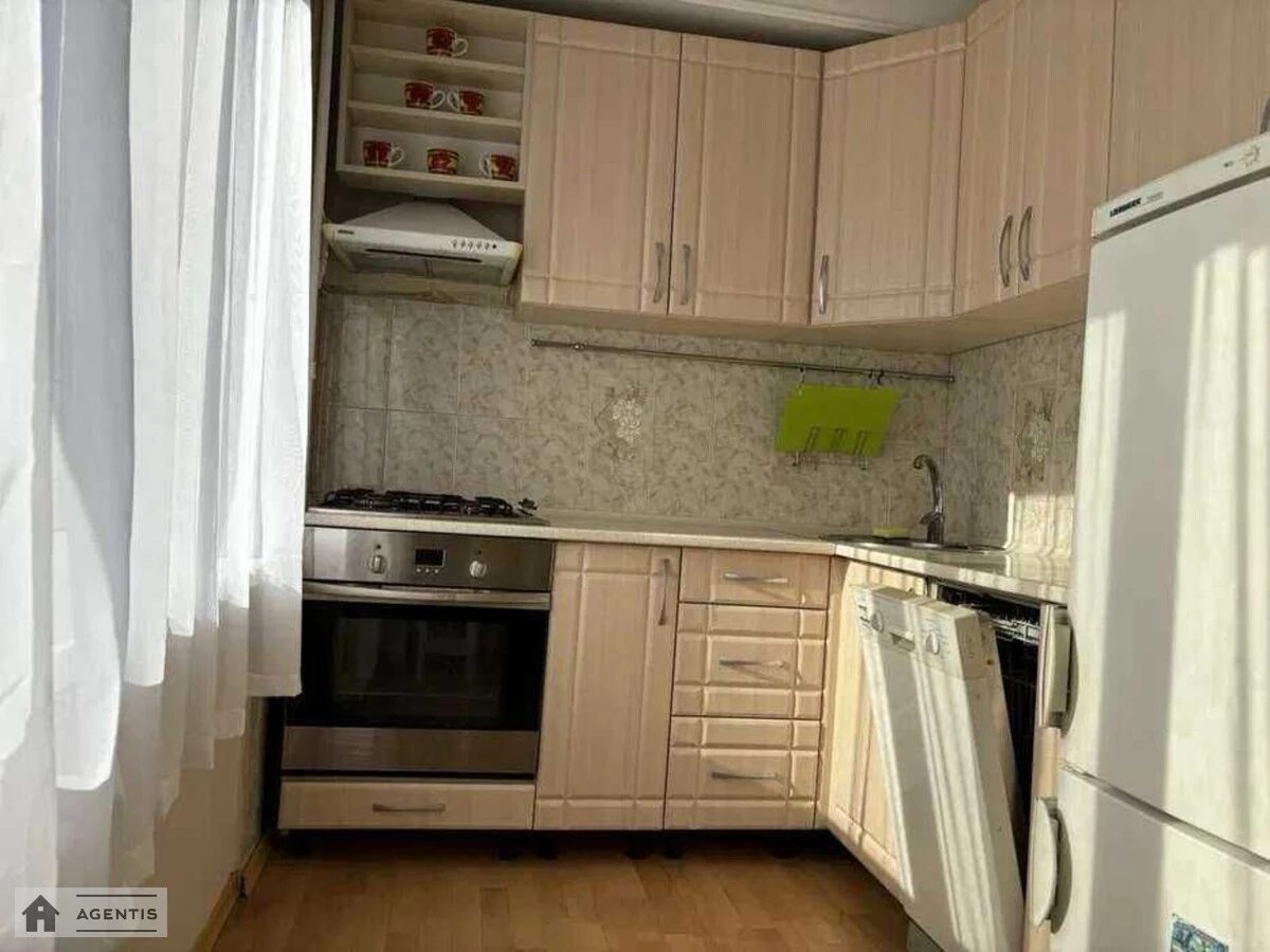 Apartment for rent 2 rooms, 48 m², 4th fl./5 floors. 10, Kaunaska 10, Kyiv. 