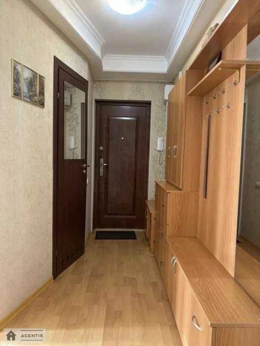 Apartment for rent 2 rooms, 48 m², 4th fl./5 floors. 10, Kaunaska 10, Kyiv. 